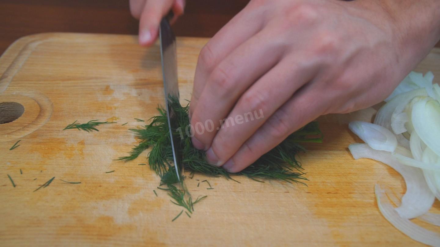 Шаг 4 приготовления Салат из квашеной капусты и свеклы с кунжутом