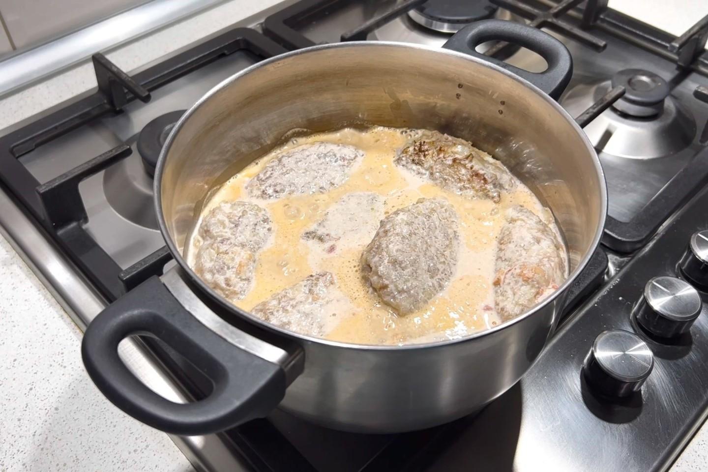 Шаг 15 приготовления Ленивые голубцы с рисом капустой и фаршем в кастрюле