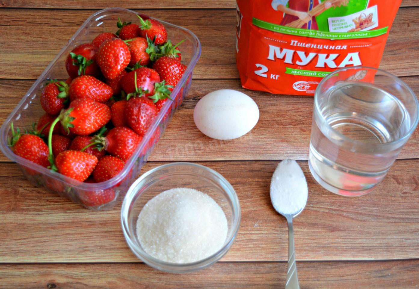 Шаг 1 приготовления Вареники с клубникой