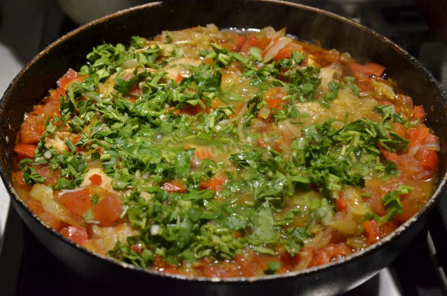 Шаг 16 приготовления Классический чахохбили из курицы по грузински на сковороде