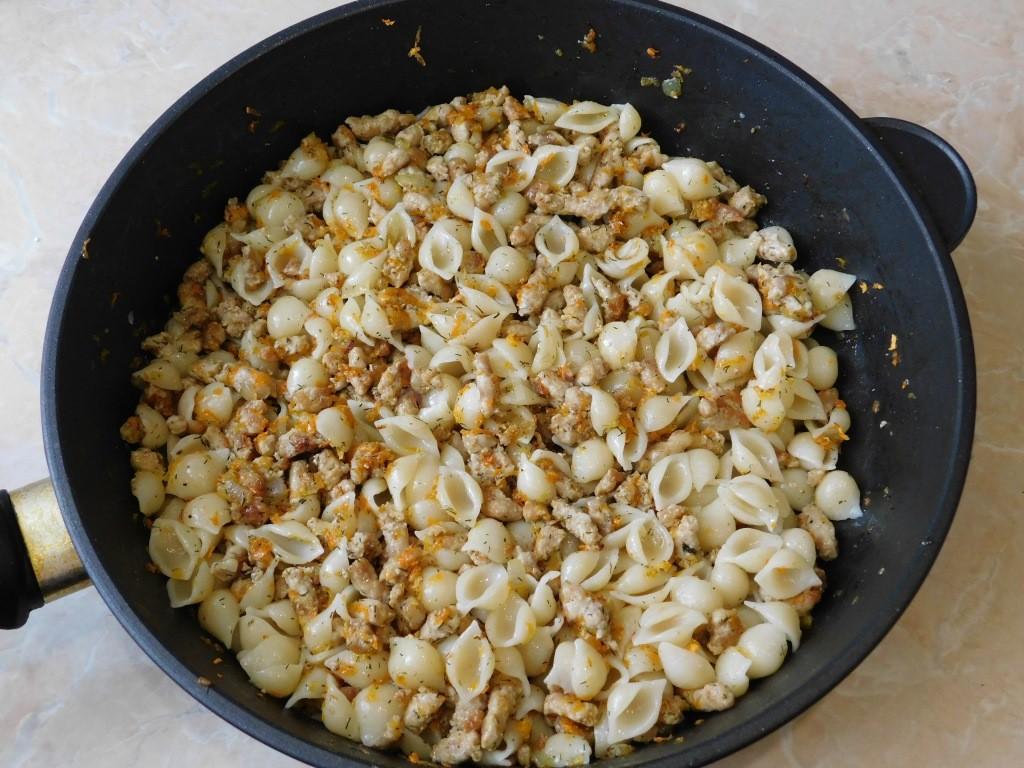 Шаг 6 приготовления Макароны с фаршем на сковороде