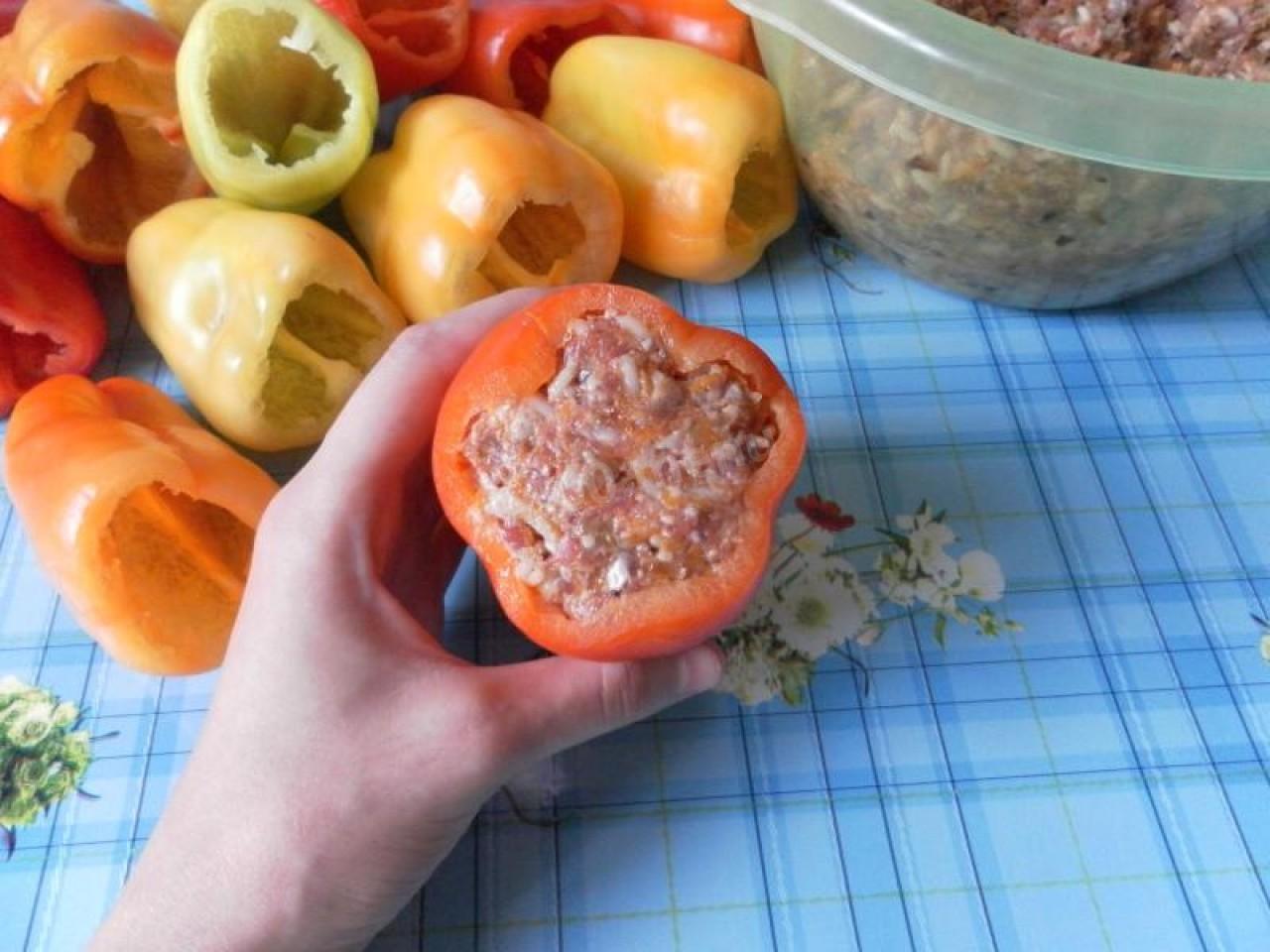 Шаг 20 приготовления Перец фаршированный мясом и рисом классический
