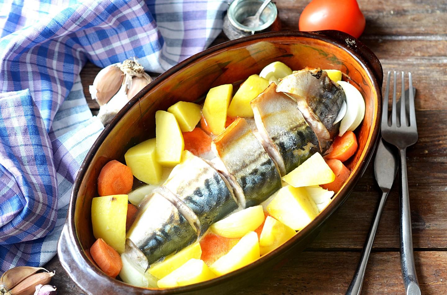 Шаг 10 приготовления Скумбрия с овощами запеченная в духовке