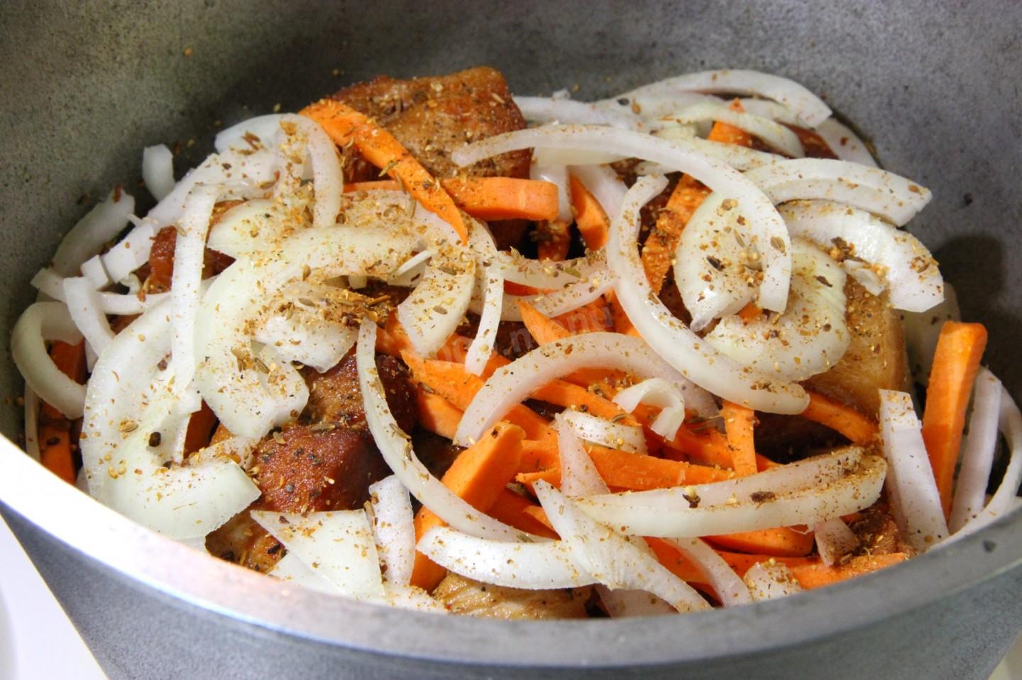 Шаг 10 приготовления Картошка с мясом в казане