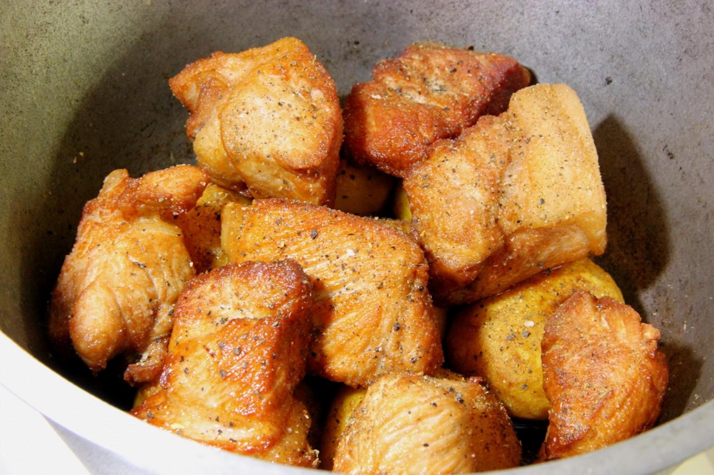 Шаг 9 приготовления Картошка с мясом в казане