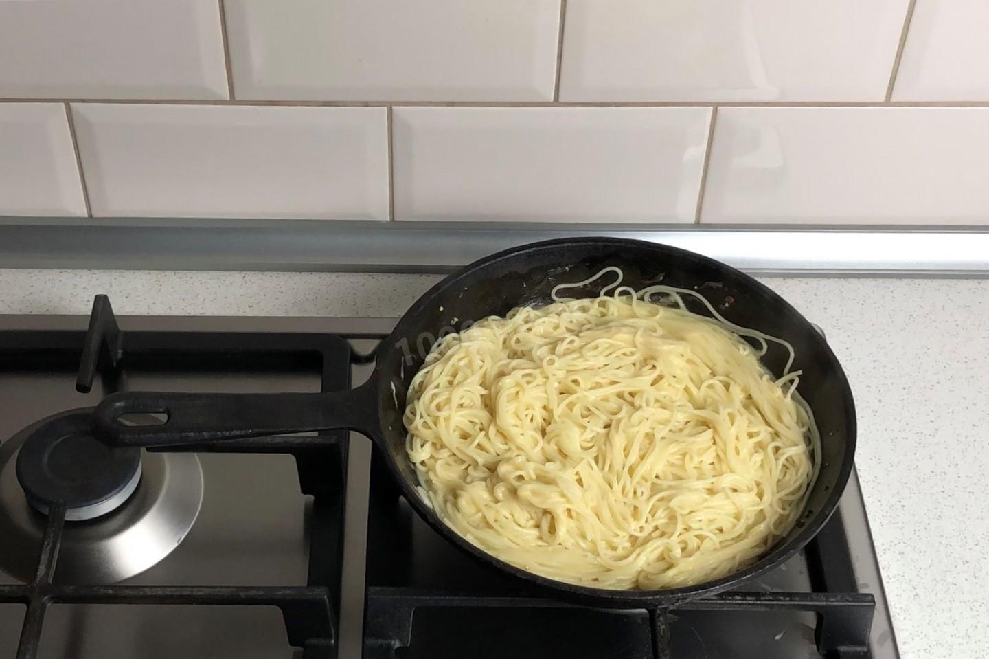 Шаг 6 приготовления Паста с сыром