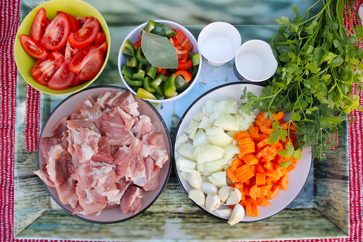 Шаг 5 приготовления Мясо свинины в казане на костре