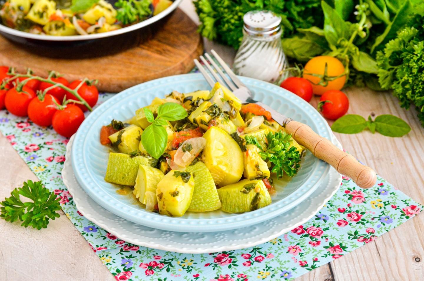 Шаг 12 приготовления Овощное рагу с кабачками и помидорами