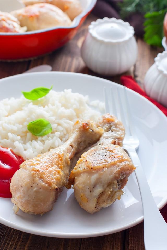 Шаг 6 приготовления Куриные голени на сковороде