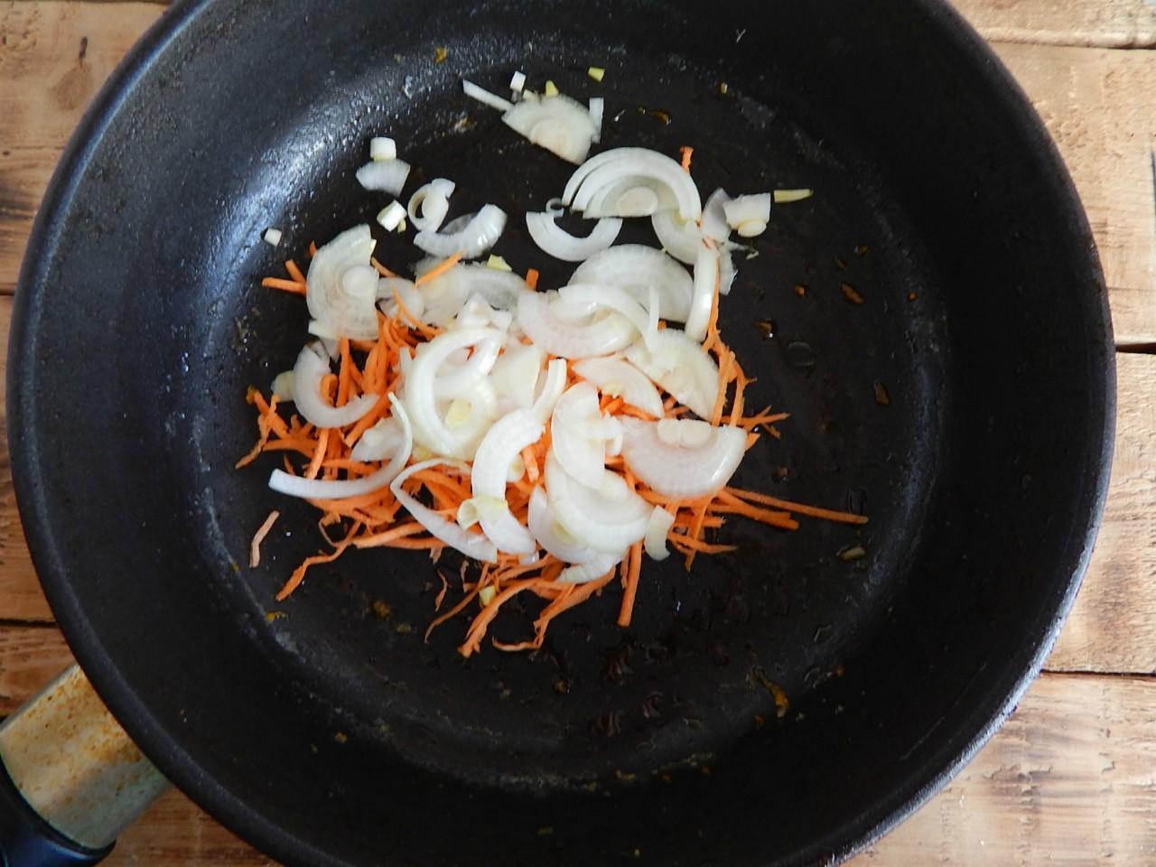 Шаг 4 приготовления Мясо свинина с подливкой на сковороде