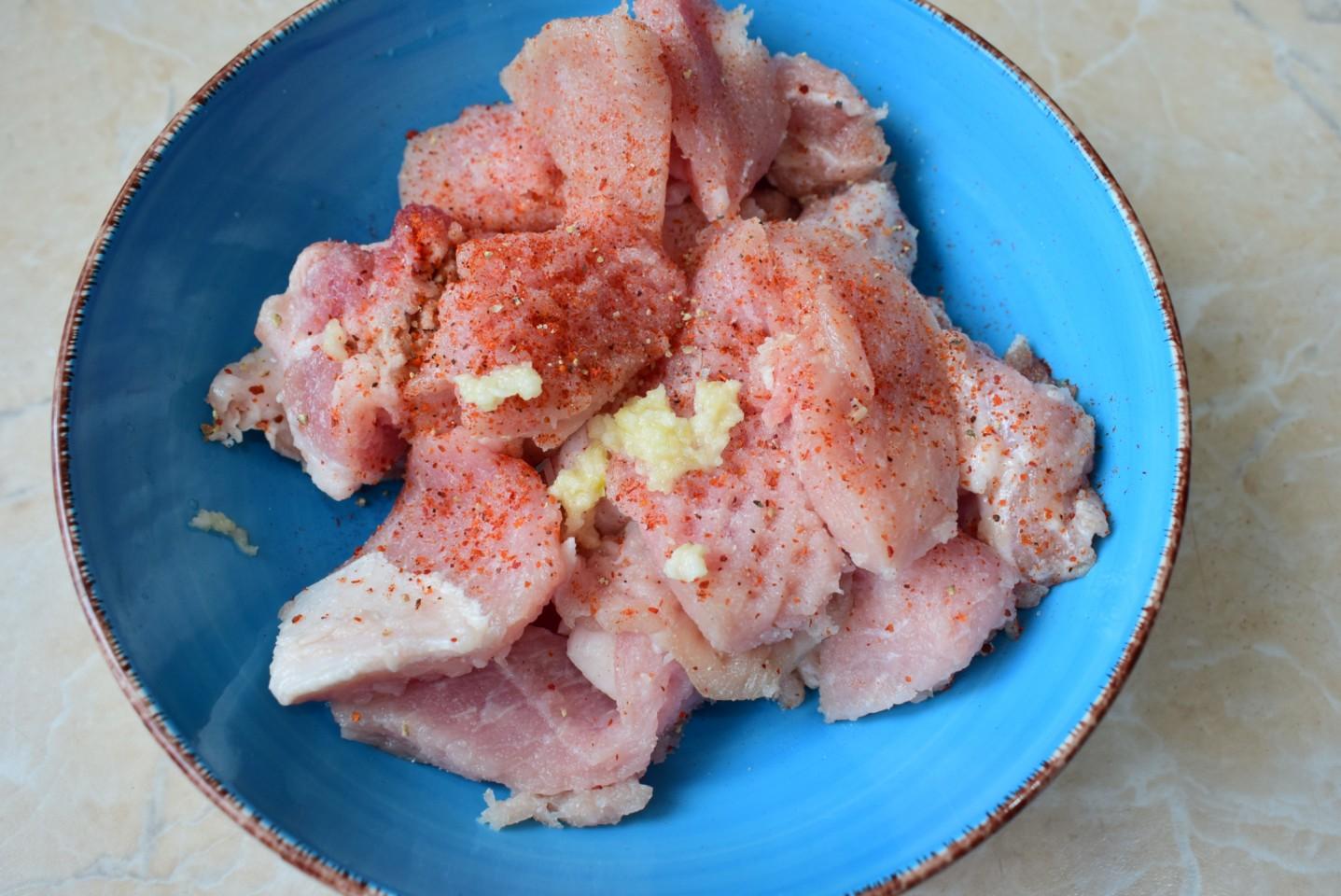 Шаг 3 приготовления Картошка с мясом по французски в духовке