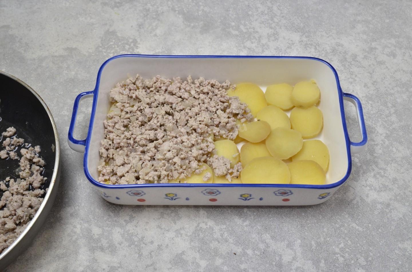 Шаг 14 приготовления Мусака с баклажанами и картофелем в духовке