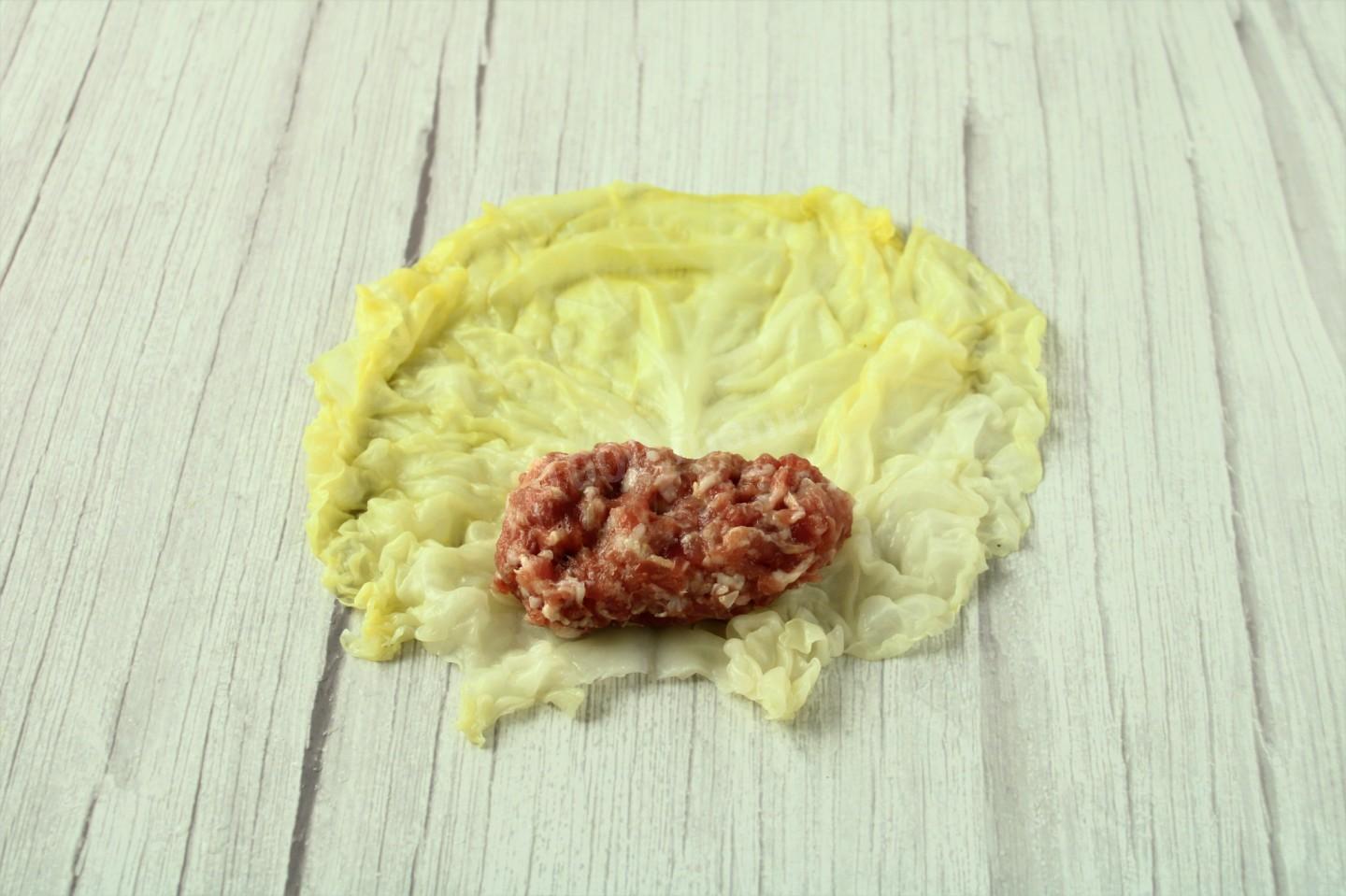 Шаг 14 приготовления Капустные голубцы из свежей капусты с мясом в кастрюле