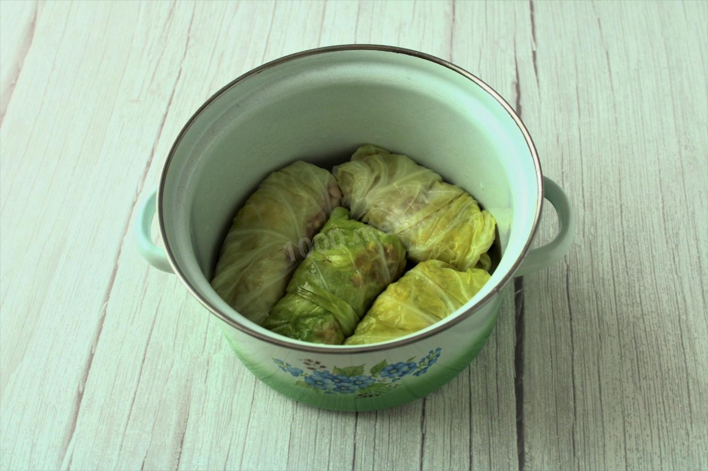 Шаг 16 приготовления Капустные голубцы из свежей капусты с мясом в кастрюле