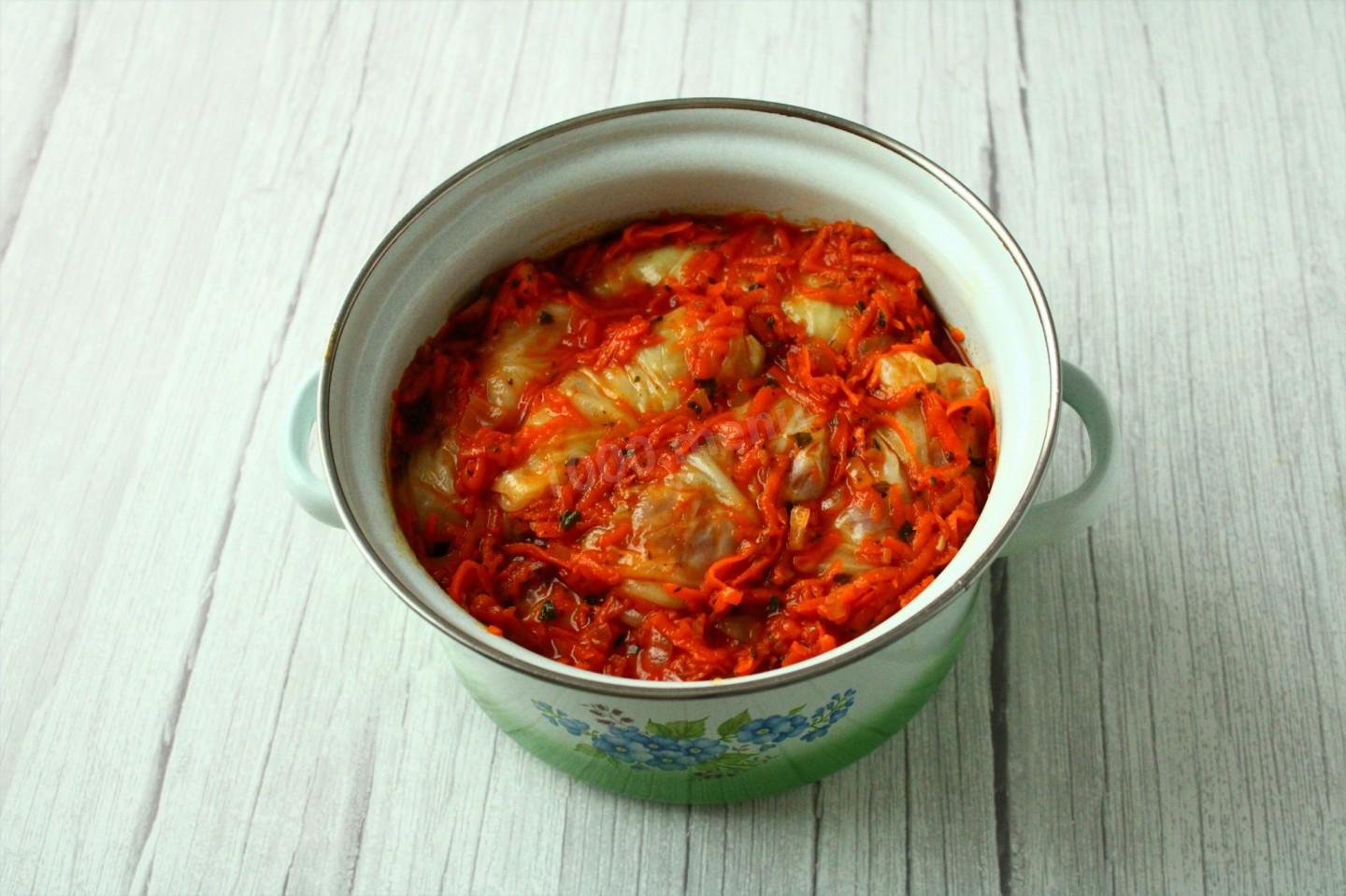 Шаг 18 приготовления Капустные голубцы из свежей капусты с мясом в кастрюле