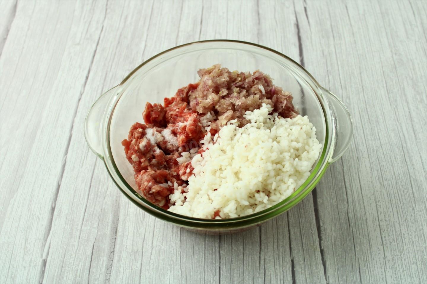 Шаг 7 приготовления Капустные голубцы из свежей капусты с мясом в кастрюле