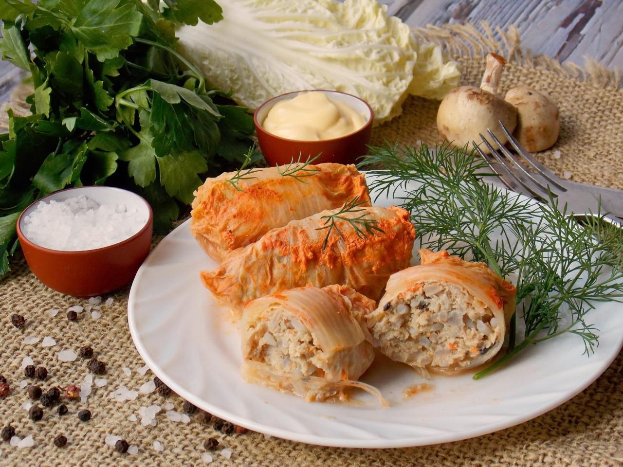 Шаг 13 приготовления Голубцы из пекинской капусты с фаршем и рисом