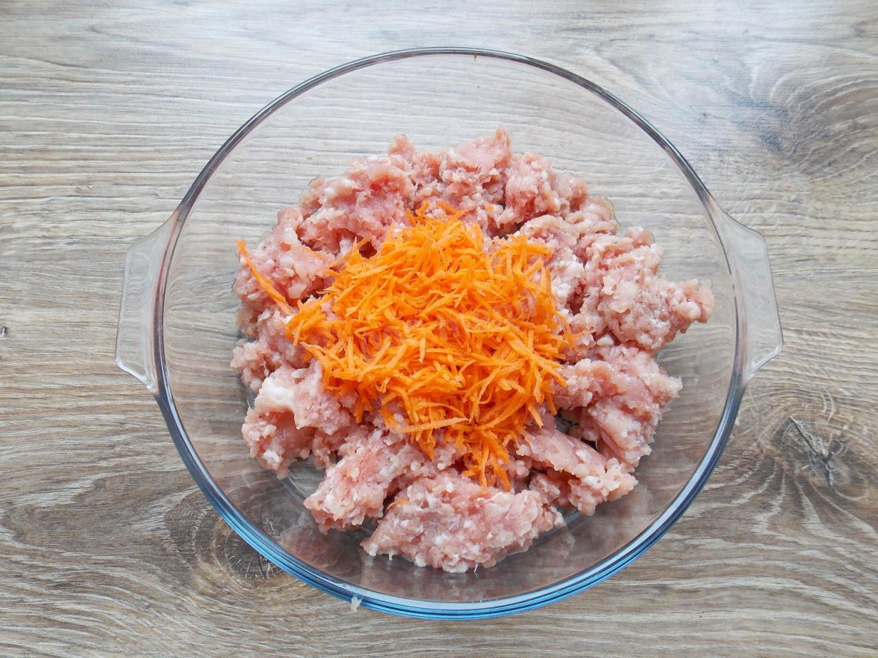 Шаг 3 приготовления Голубцы из пекинской капусты с фаршем и рисом