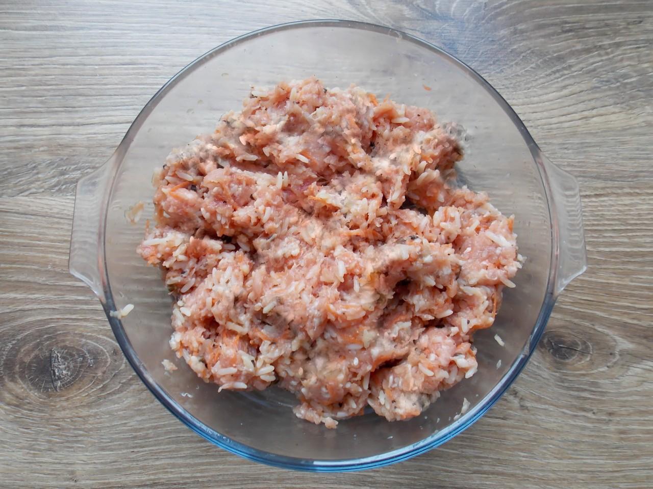 Шаг 5 приготовления Голубцы из пекинской капусты с фаршем и рисом