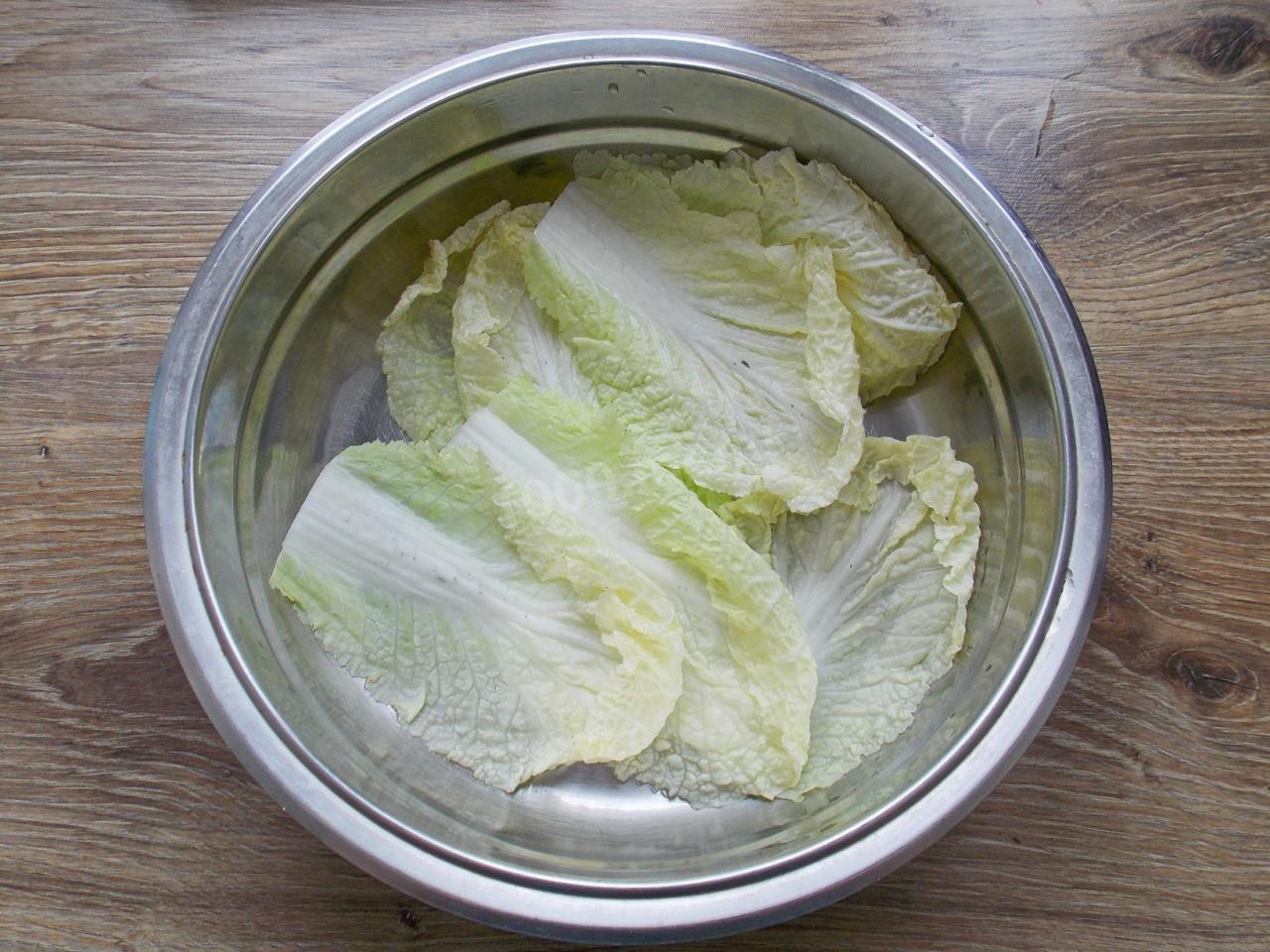 Шаг 6 приготовления Голубцы из пекинской капусты с фаршем и рисом