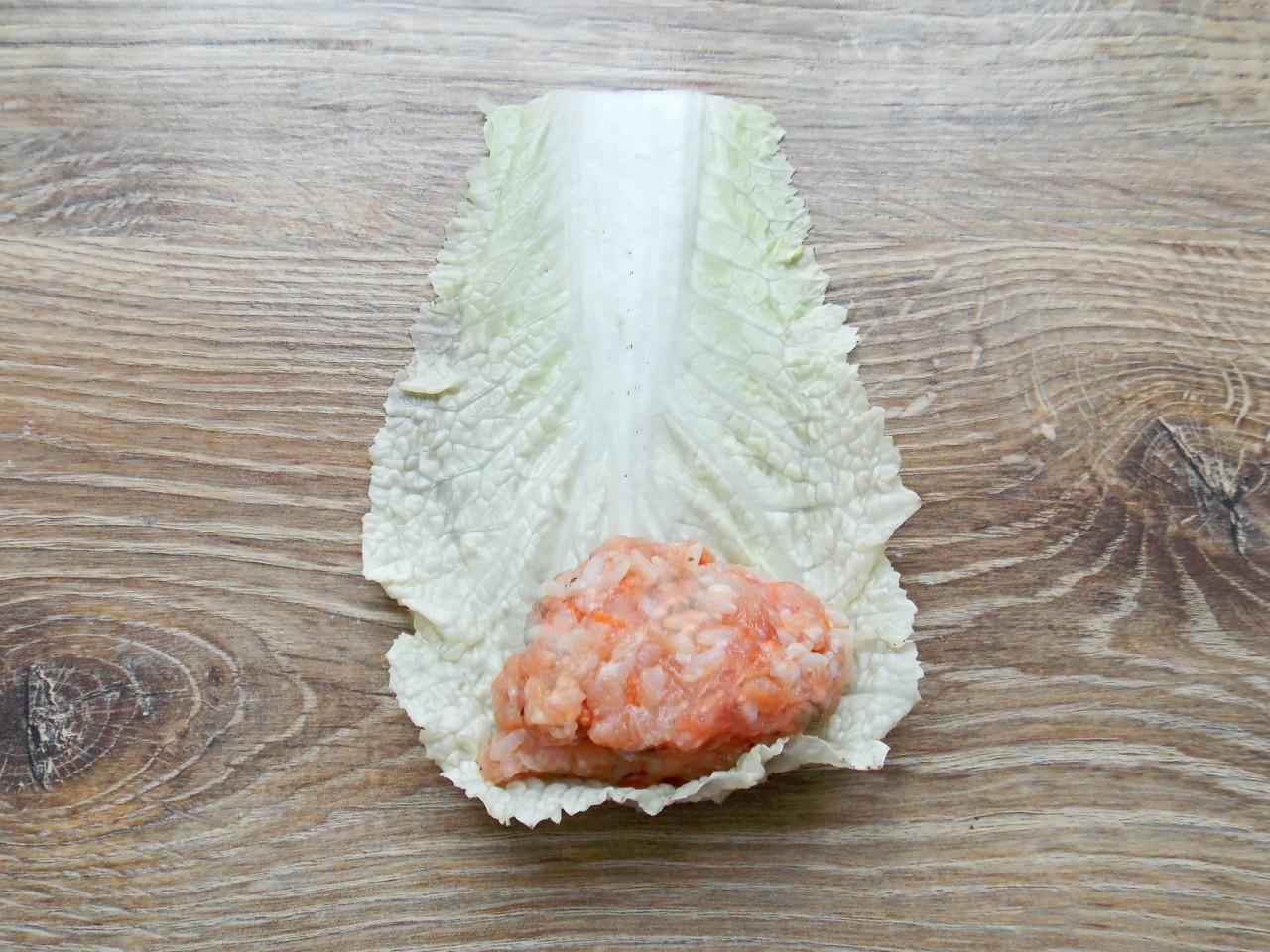 Шаг 7 приготовления Голубцы из пекинской капусты с фаршем и рисом