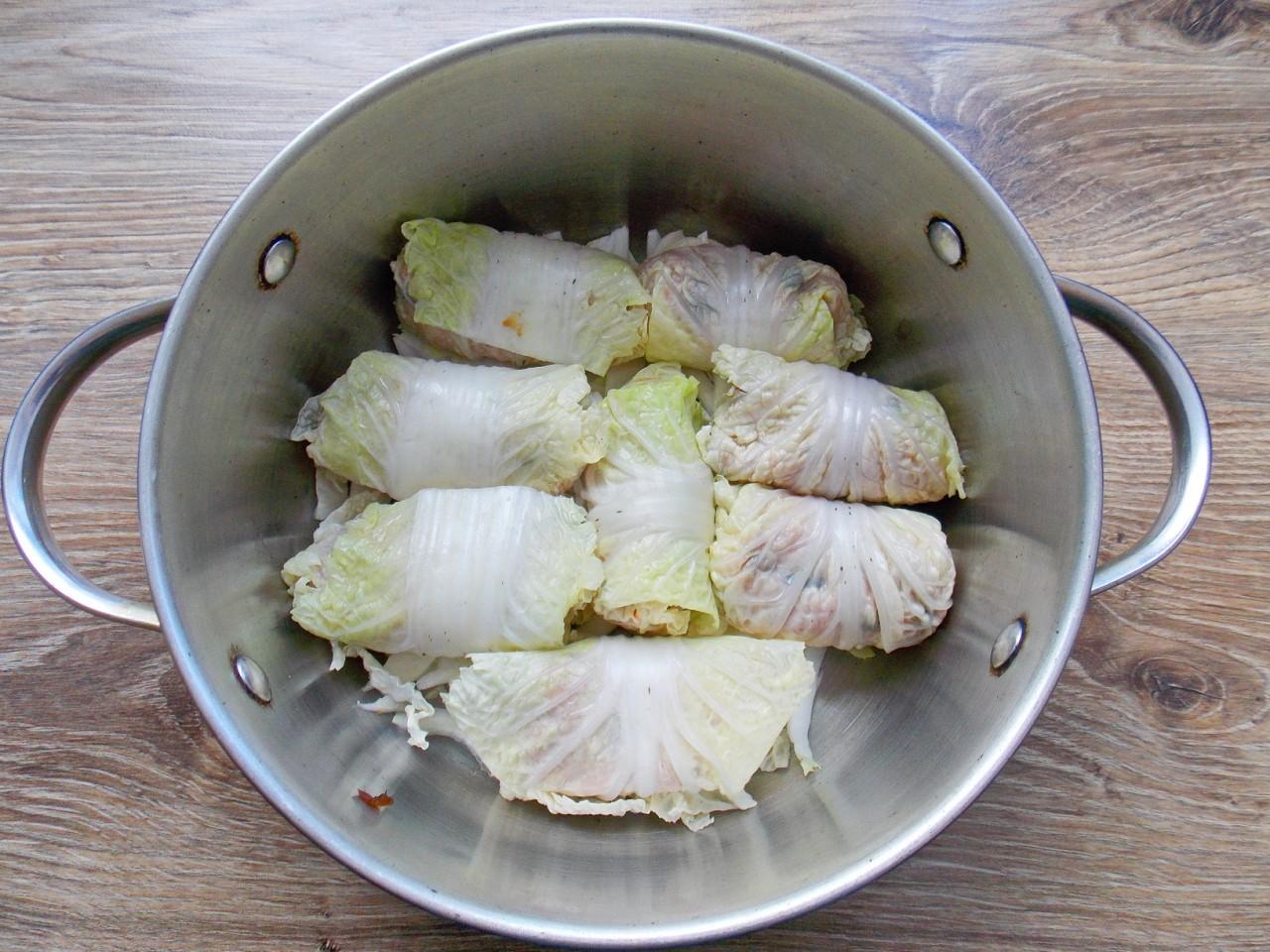 Шаг 9 приготовления Голубцы из пекинской капусты с фаршем и рисом