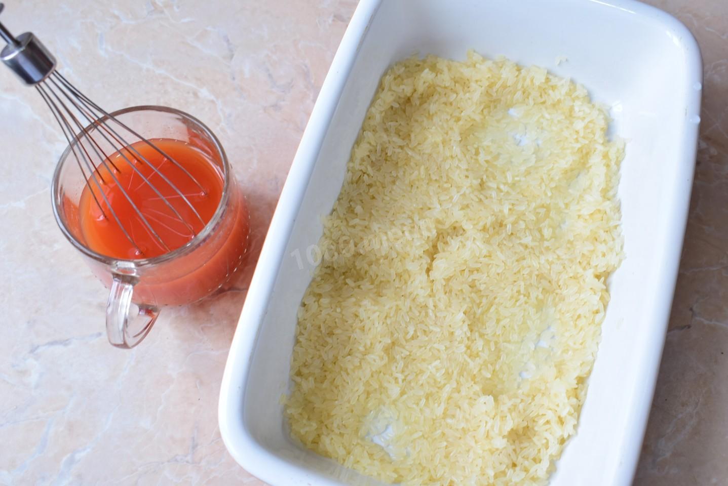 Шаг 3 приготовления Рис с курицей в духовке