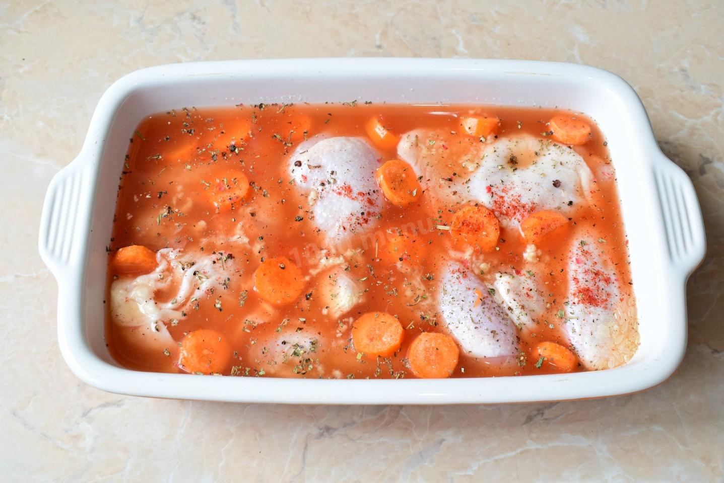 Шаг 5 приготовления Рис с курицей в духовке