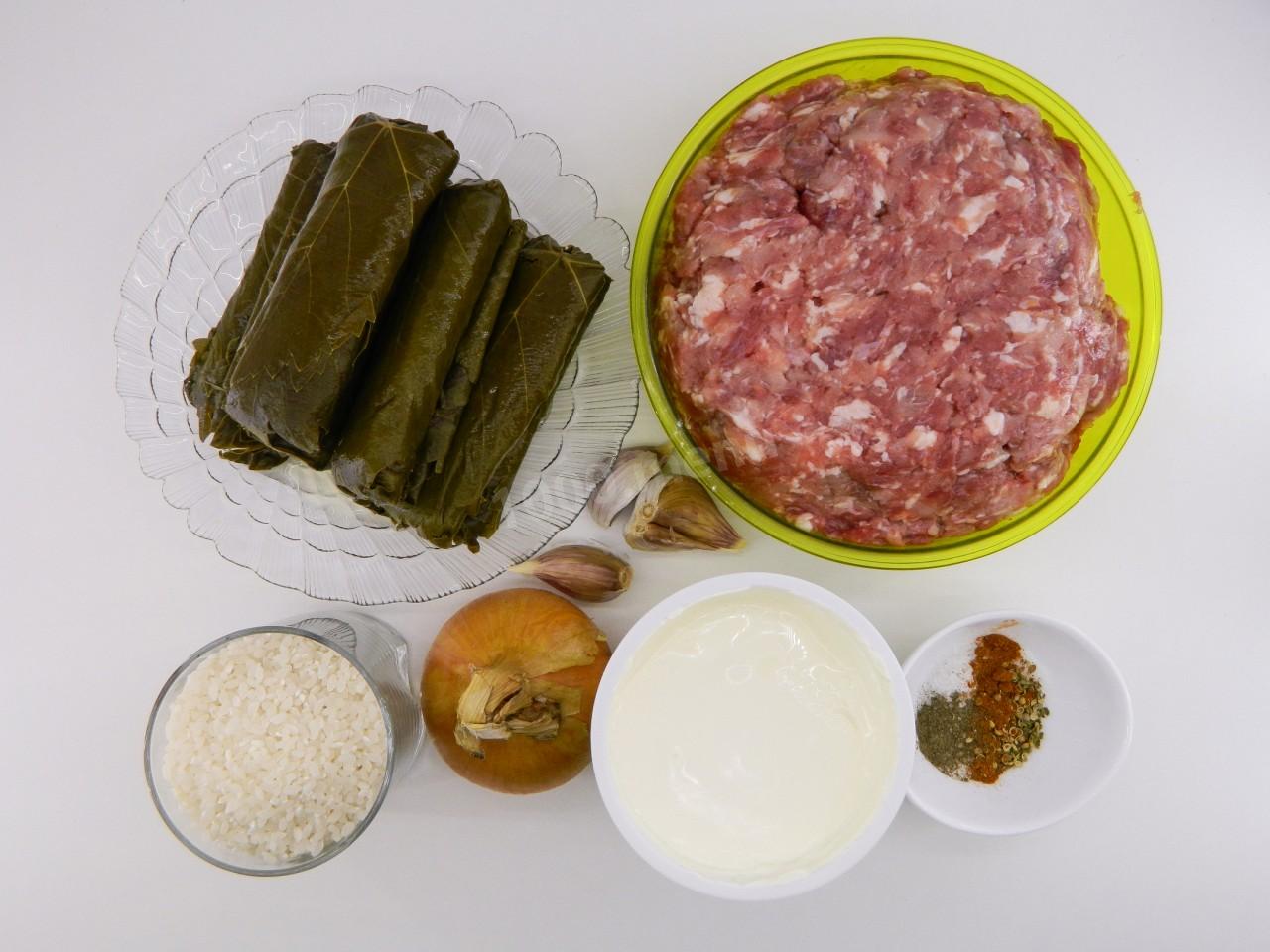 Шаг 1 приготовления Классическая долма в виноградных листьях в кастрюле