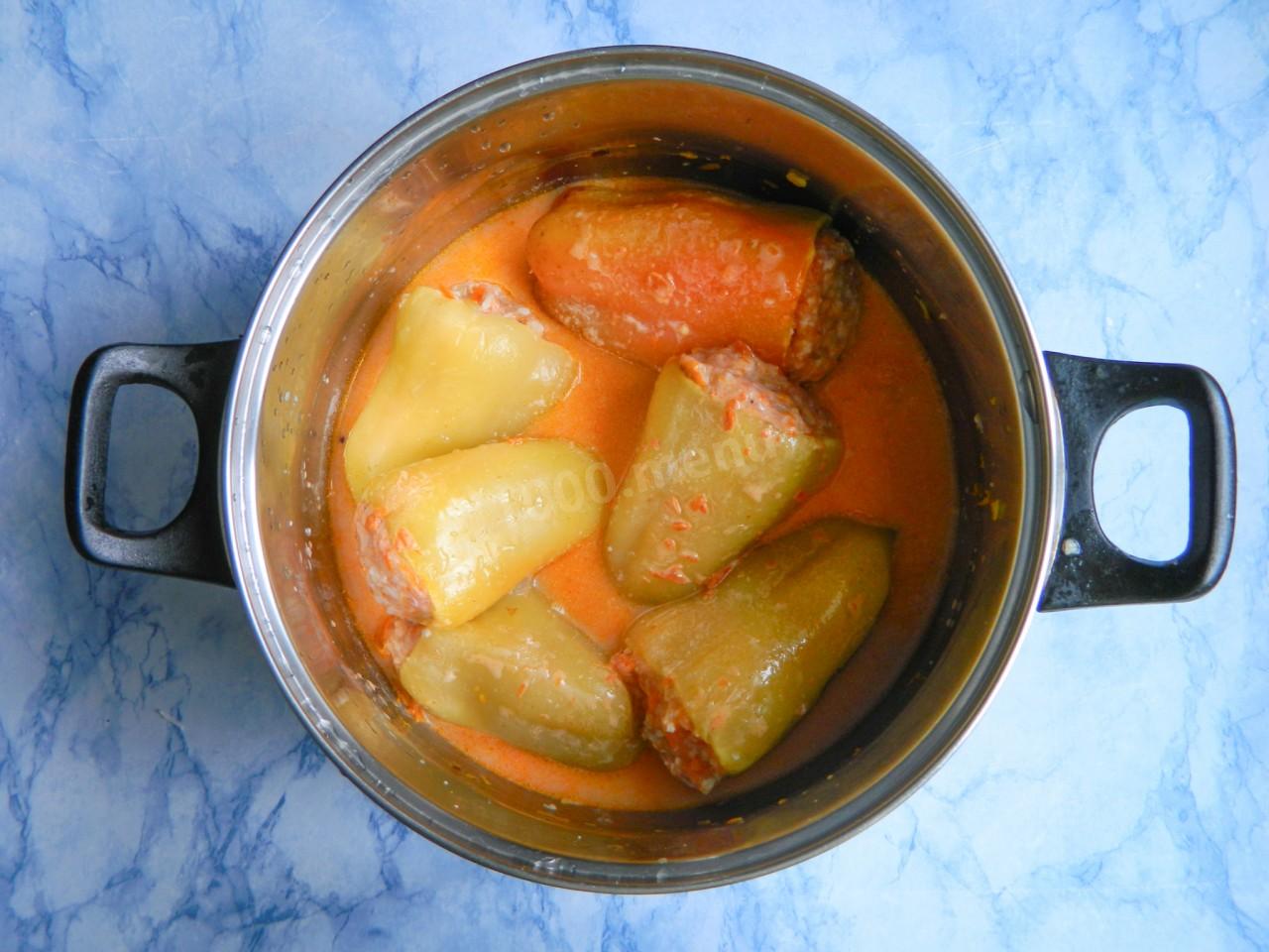 Шаг 11 приготовления Перцы фаршированные мясом и рисом в кастрюле