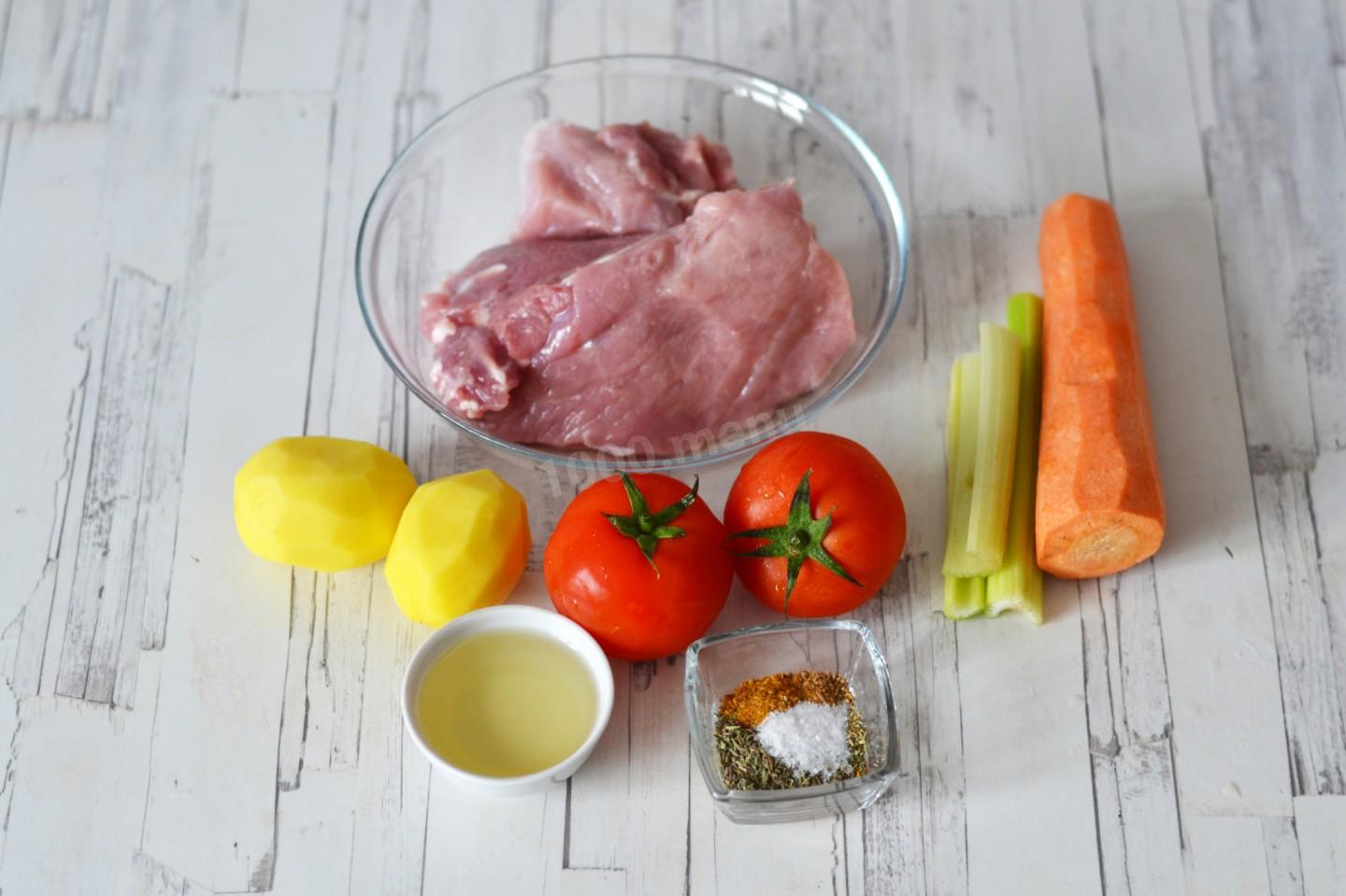 Шаг 1 приготовления Мясо с овощами в казане