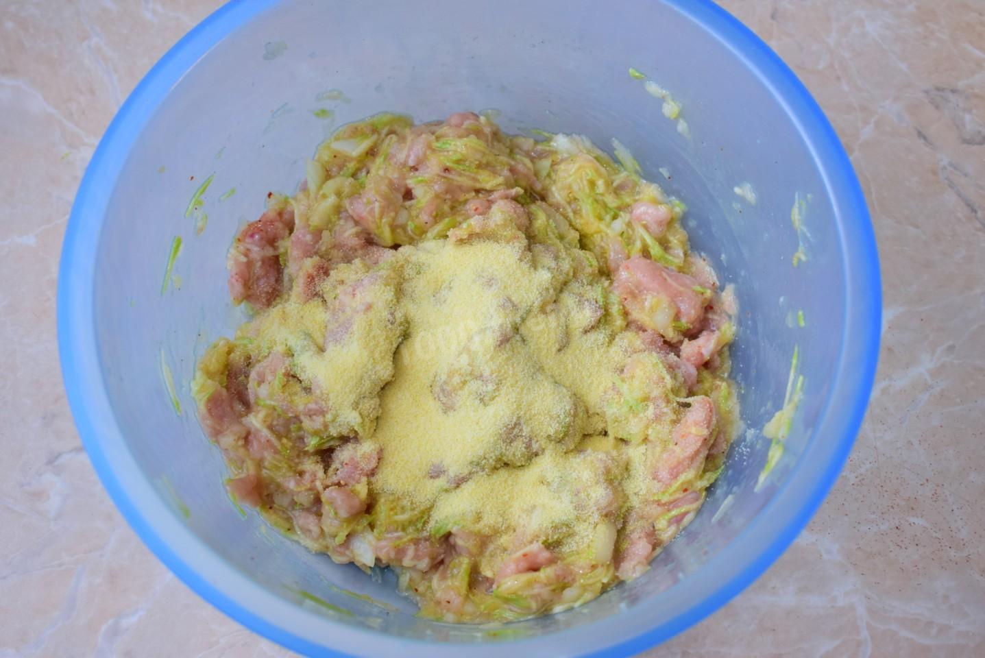 Шаг 5 приготовления Куриные котлеты с кабачком