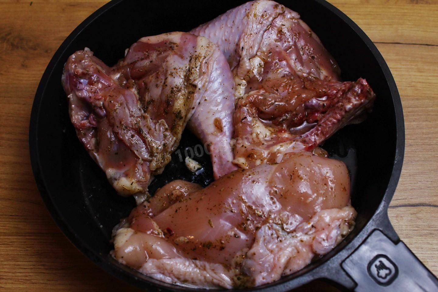 Шаг 5 приготовления Чкмерули по грузински курица в сливочно чесночном соусе