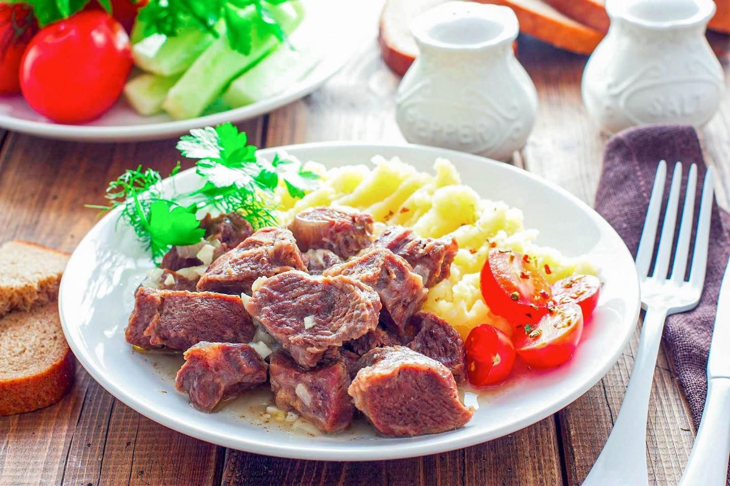 Обложка рецепта Мясо говядина по кремлевски в мультиварке