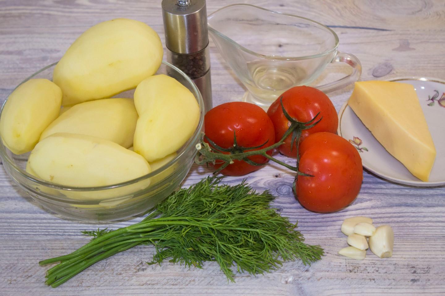Шаг 1 приготовления Картошка с помидорами и сыром в духовке запеченная