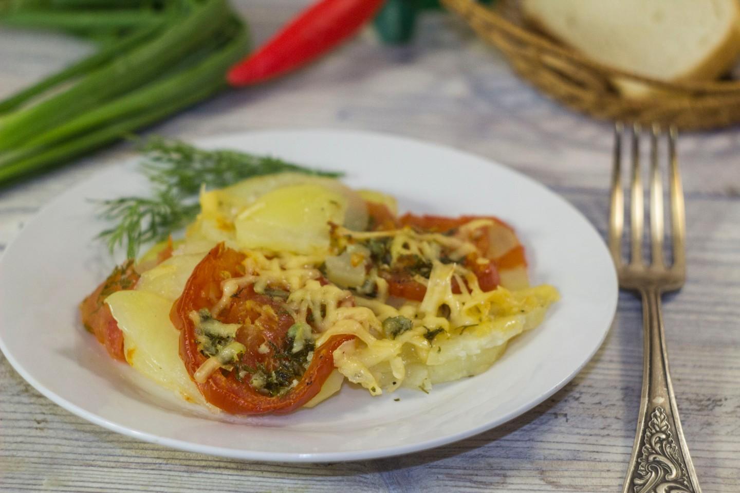 Шаг 18 приготовления Картошка с помидорами и сыром в духовке запеченная