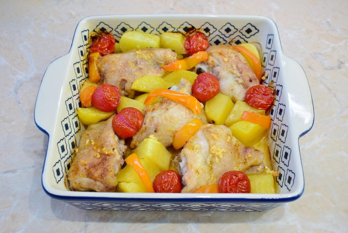 Шаг 6 приготовления Курица с помидорами в духовке
