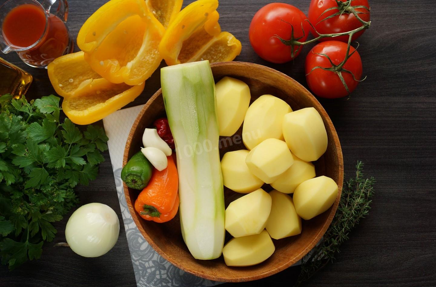 Шаг 2 приготовления Соус с кабачками и картошкой