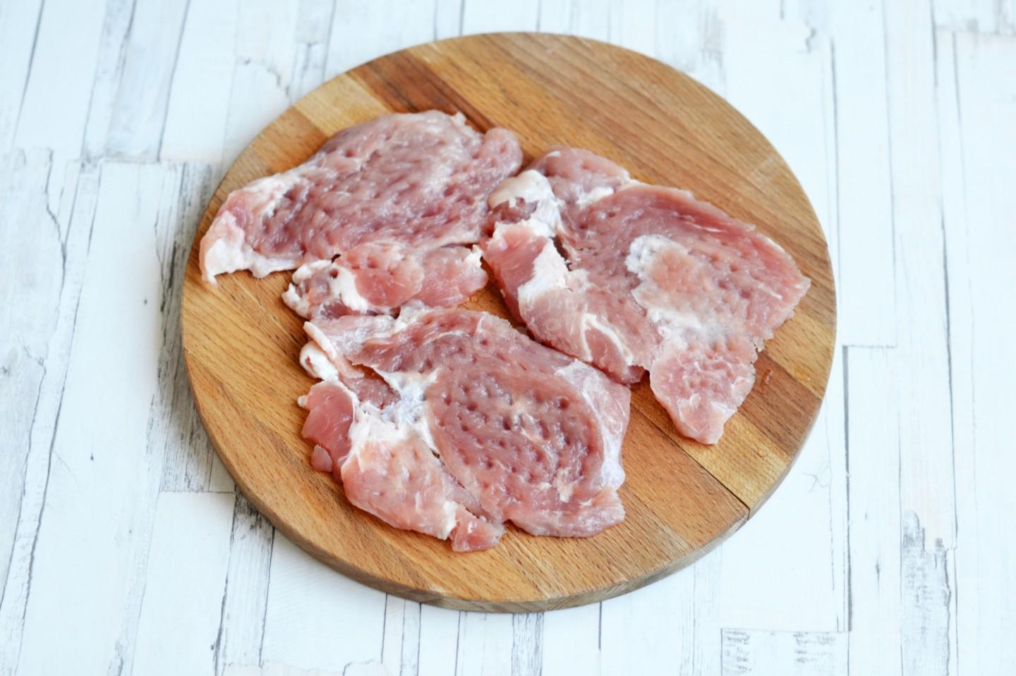 Шаг 2 приготовления Мясо по французски из свинины с помидорами