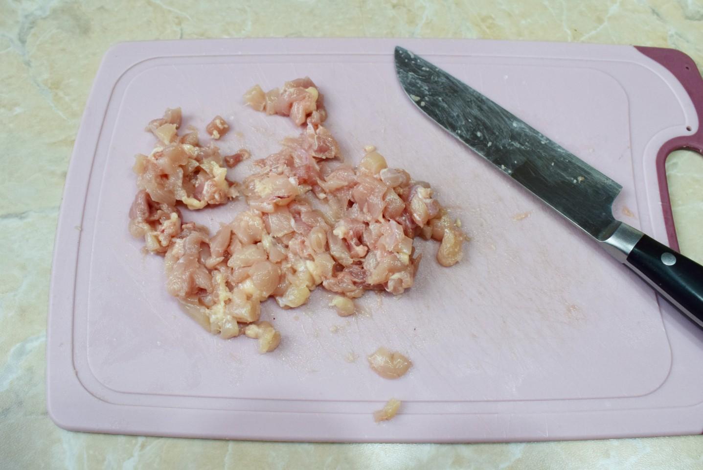 Шаг 2 приготовления Рубленные котлеты из куриного филе
