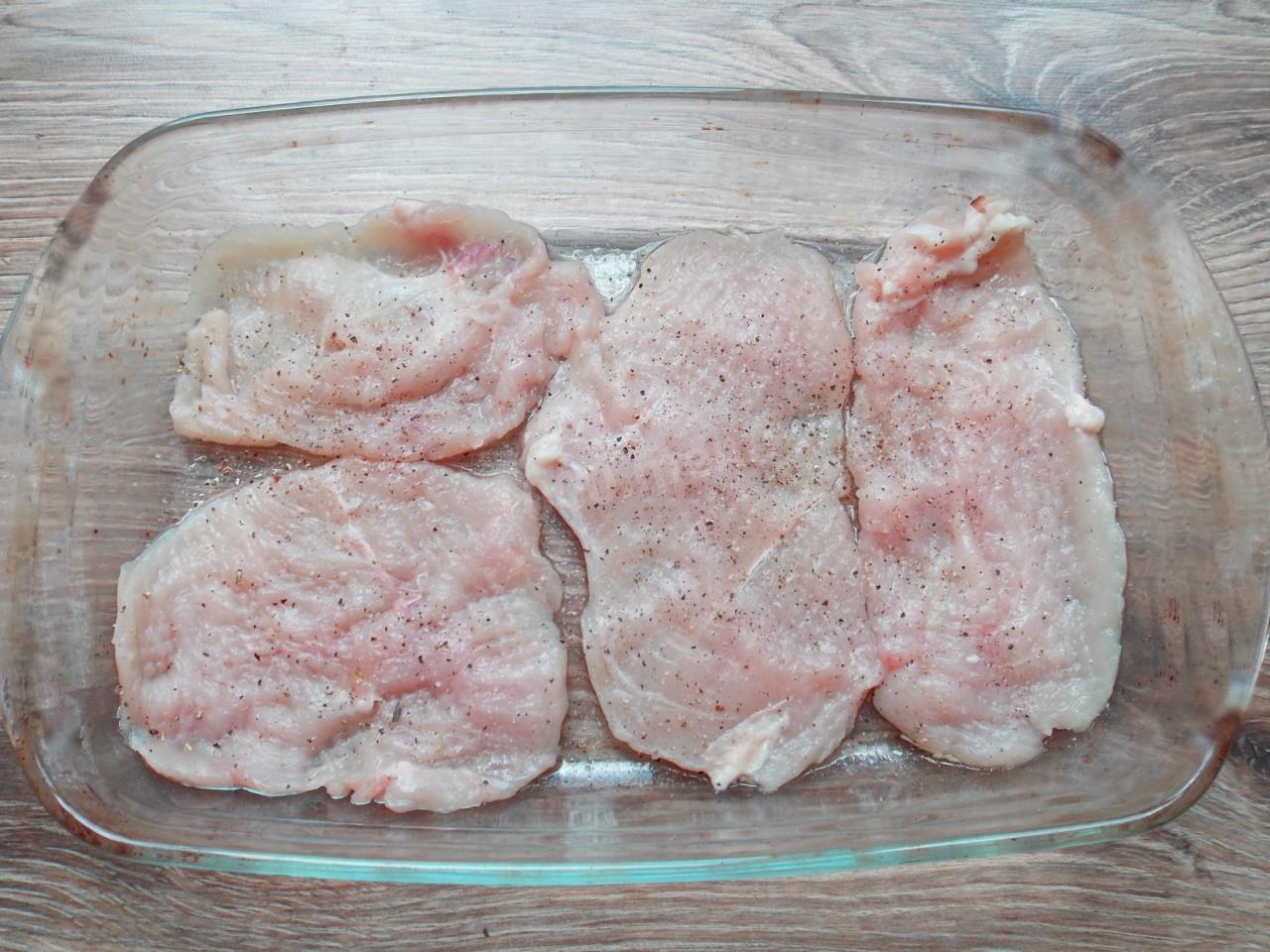 Шаг 5 приготовления Куриная грудка с сыром в духовке