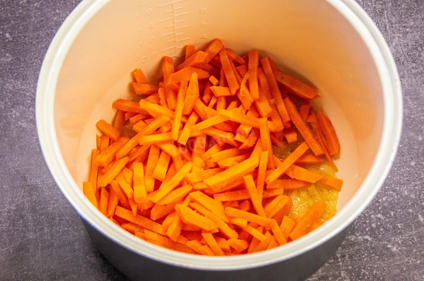 Шаг 3 приготовления Рассыпчатый плов с курицей в мультиварке