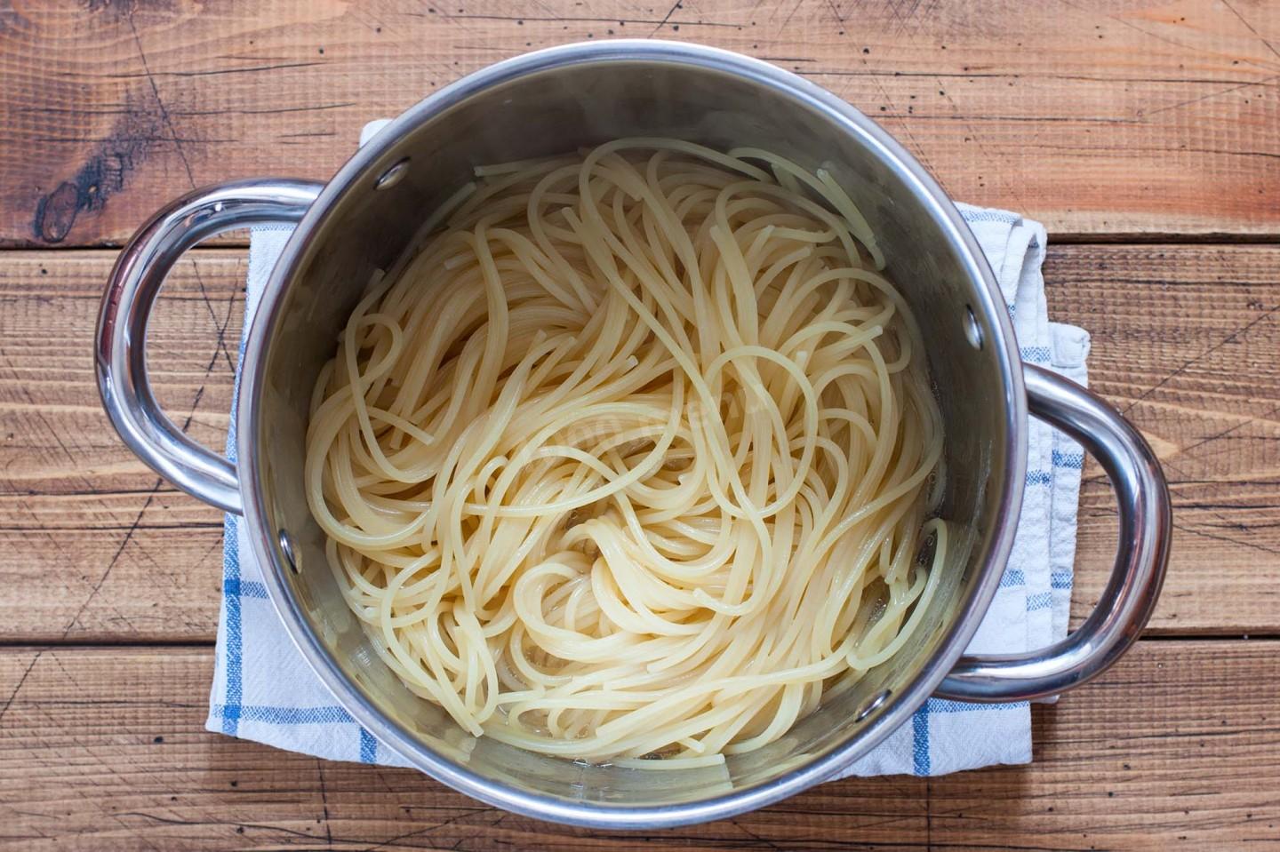 Шаг 3 приготовления Спагетти с курицей
