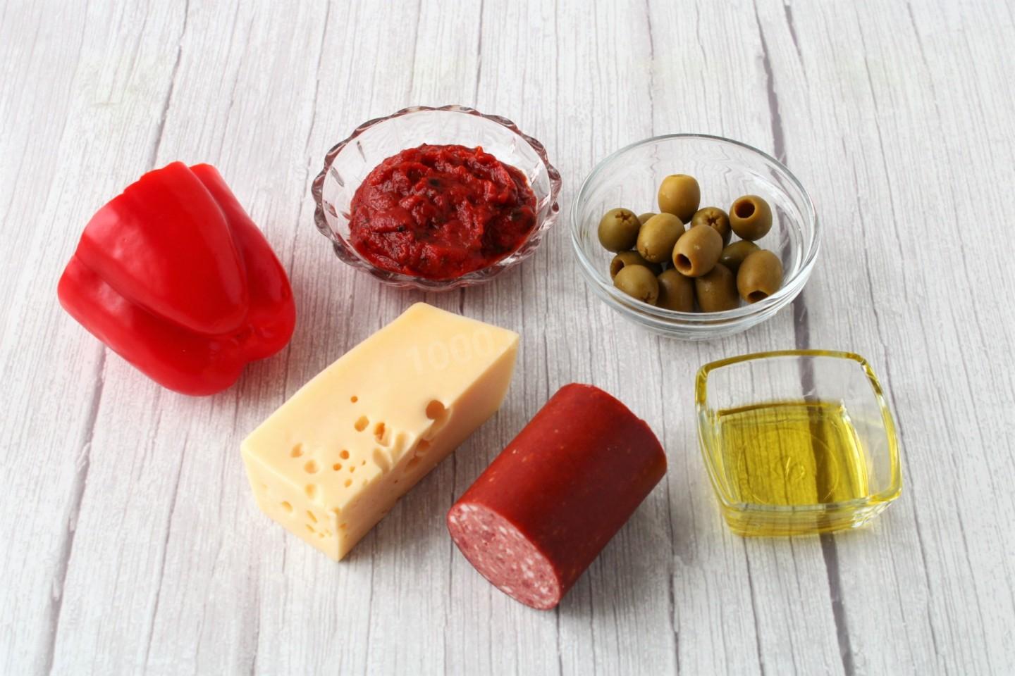 Шаг 15 приготовления Пицца с колбасой и сыром в духовке классическая