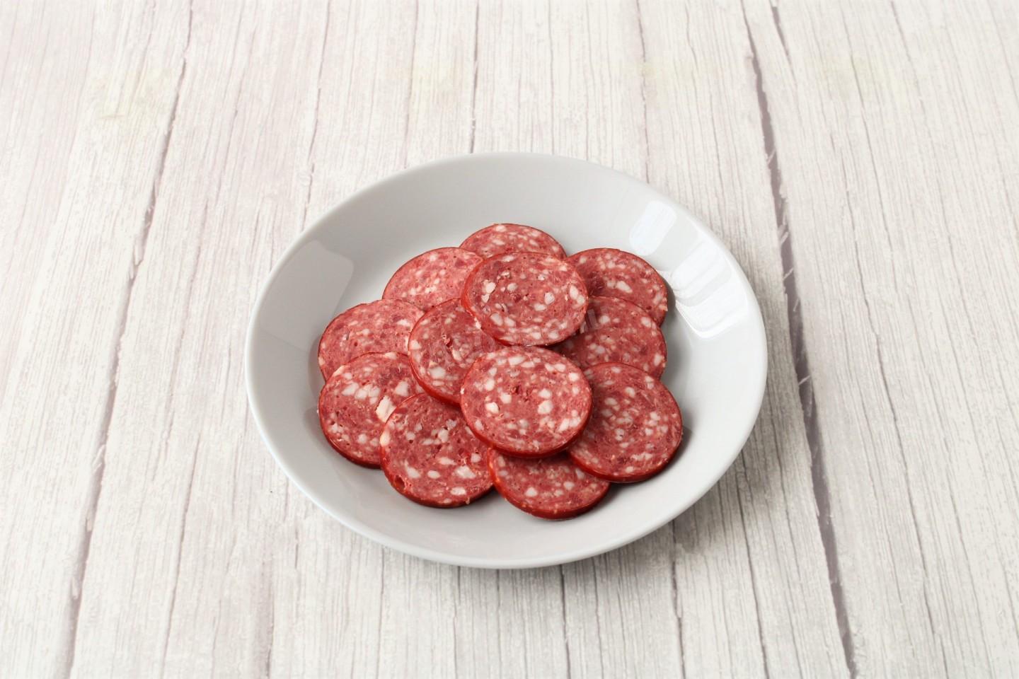 Шаг 16 приготовления Пицца с колбасой и сыром в духовке классическая