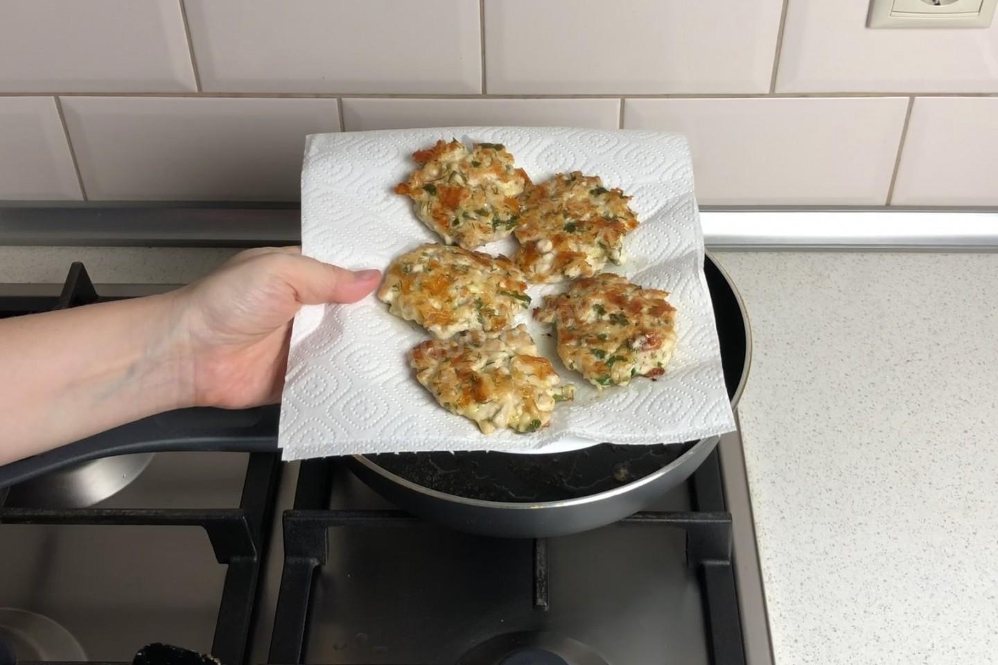 Шаг 10 приготовления Рубленные куриные котлеты с сыром