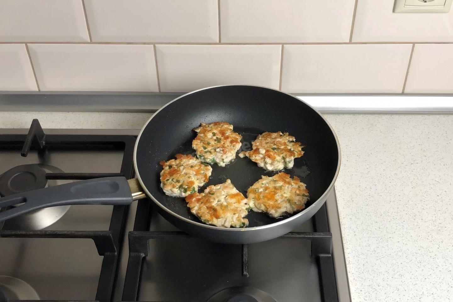Шаг 9 приготовления Рубленные куриные котлеты с сыром