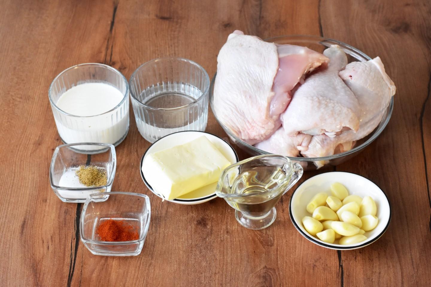 Шаг 1 приготовления Курица в сливочном соусе на сковороде