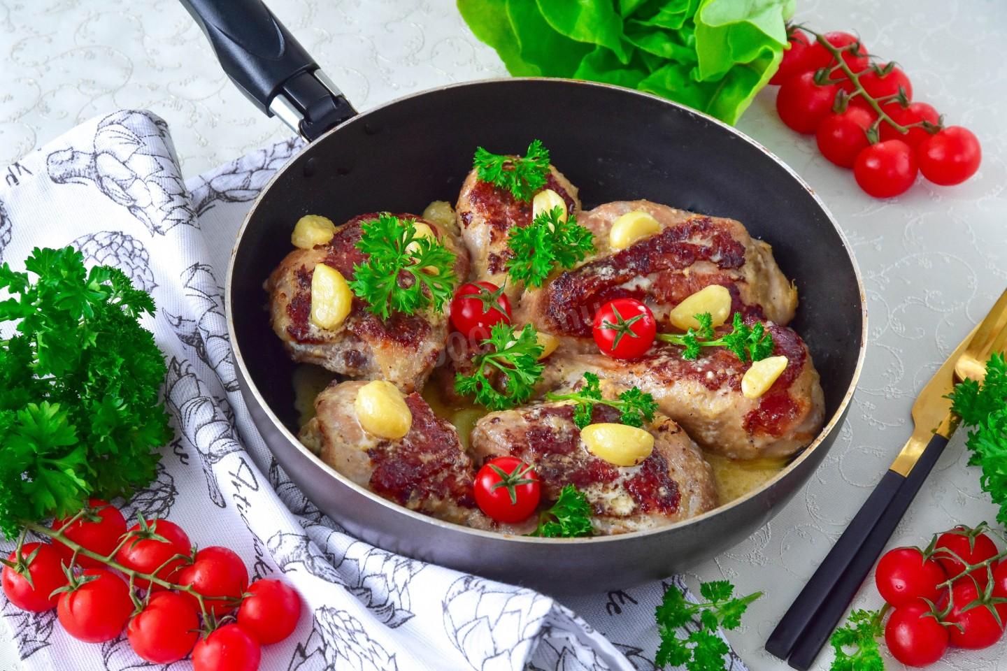 Шаг 9 приготовления Курица в сливочном соусе на сковороде