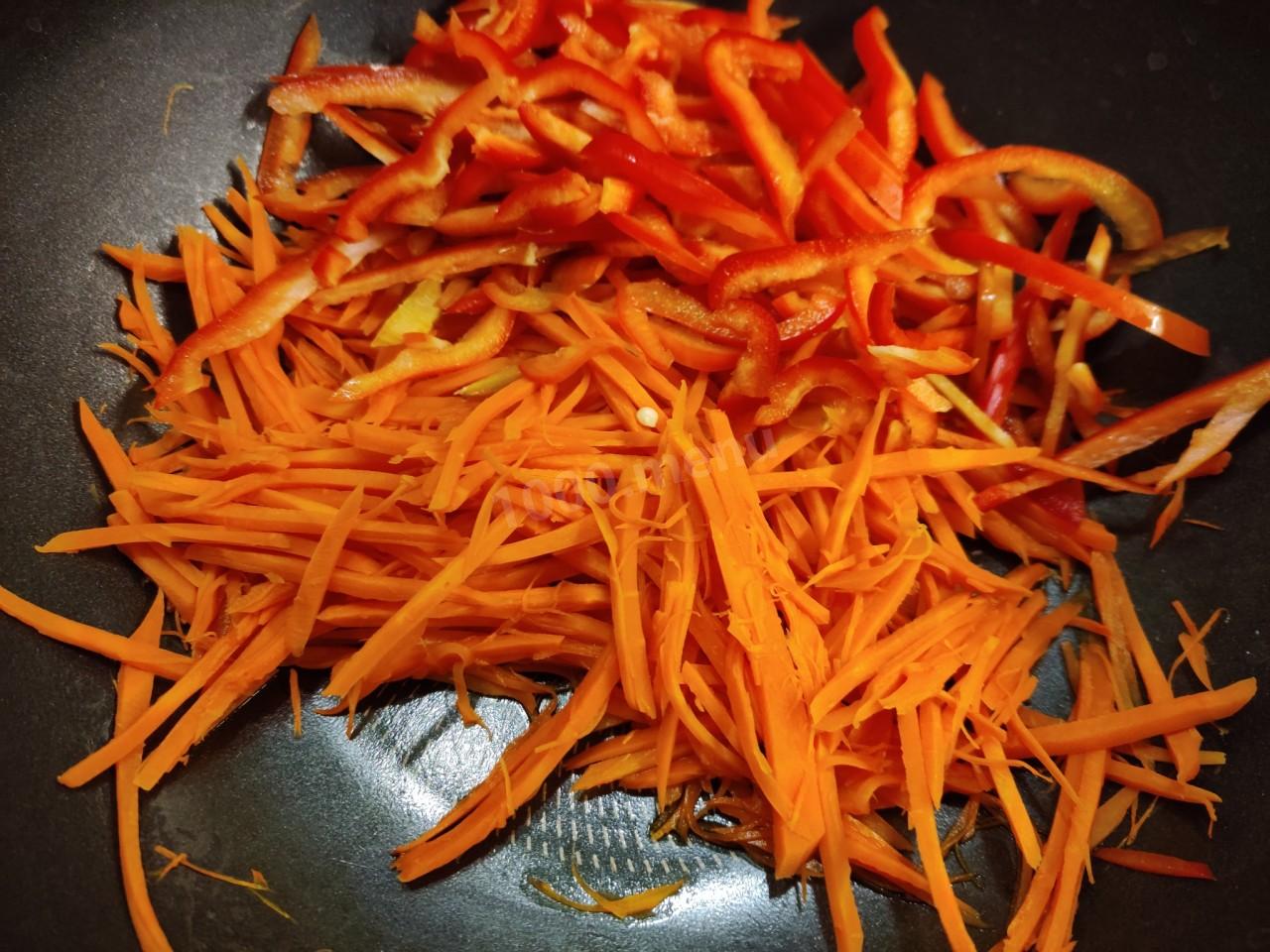 Шаг 2 приготовления Фунчоза с креветками и овощами